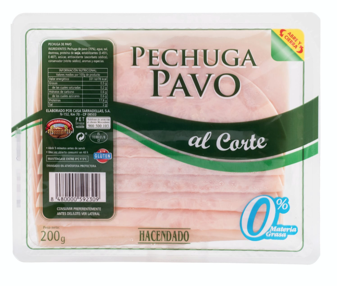 Brocoli con jamón de pavo y 1 naranja por persona.